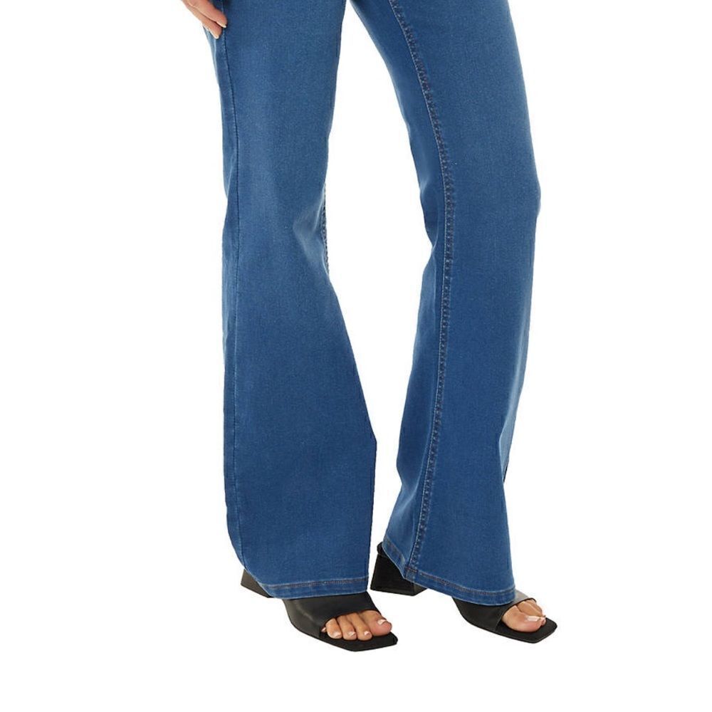 Jones New York Women’s Lexington High Rise Flare Leg Jeans in the Size 12/31 - Picture 5 of 10